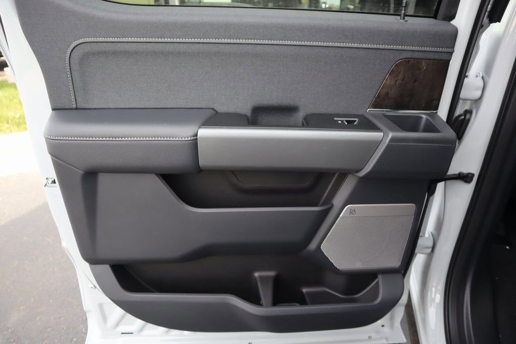 New 2026 Ford F250 Lariat w/ Black Appearance Package image 18