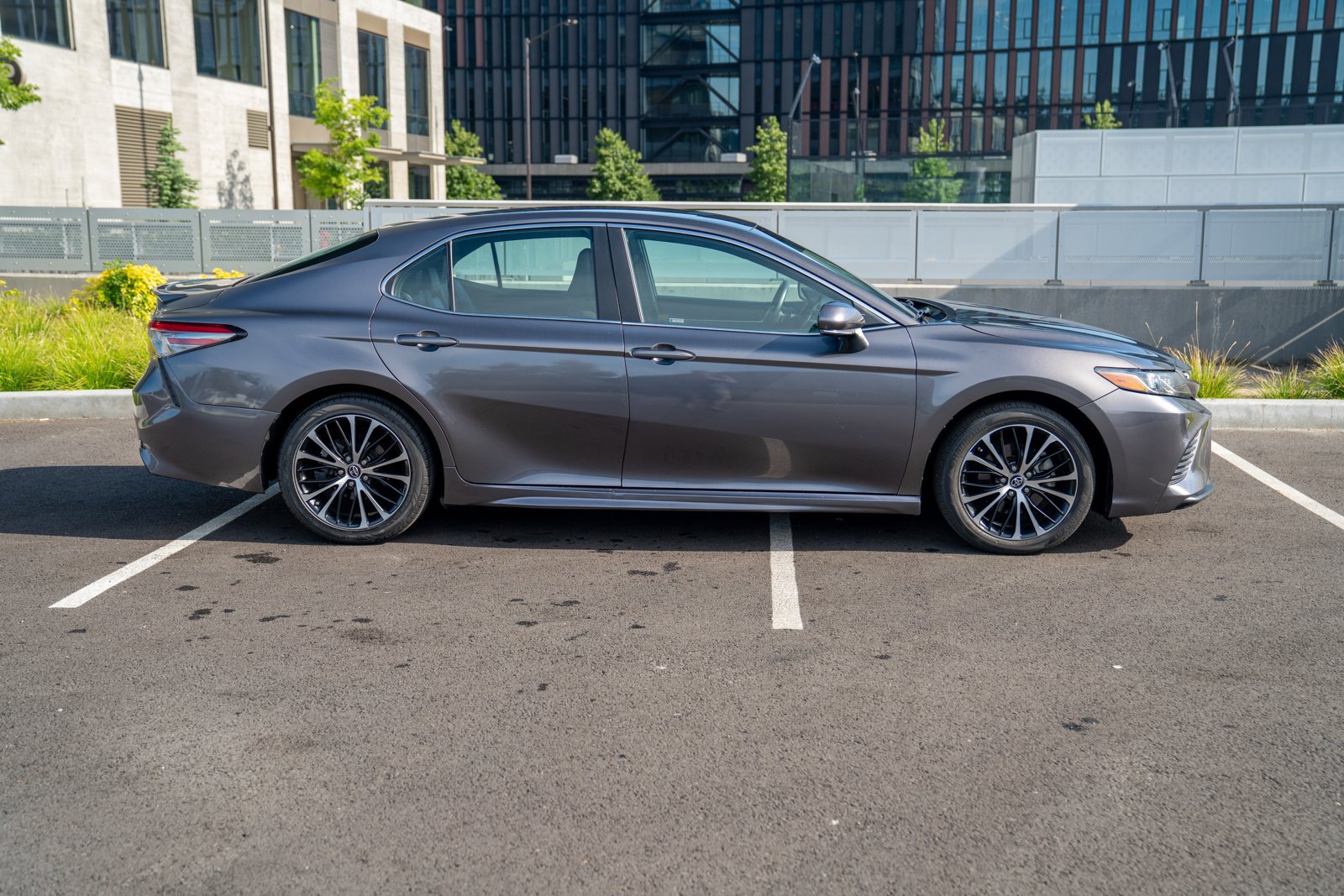 Used 2018 Toyota Camry SE w/ Convenience Package FWD image 8