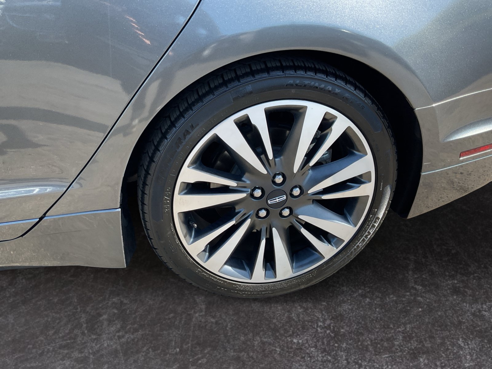 Used 2018 Lincoln MKZ Reserve FWD image 9