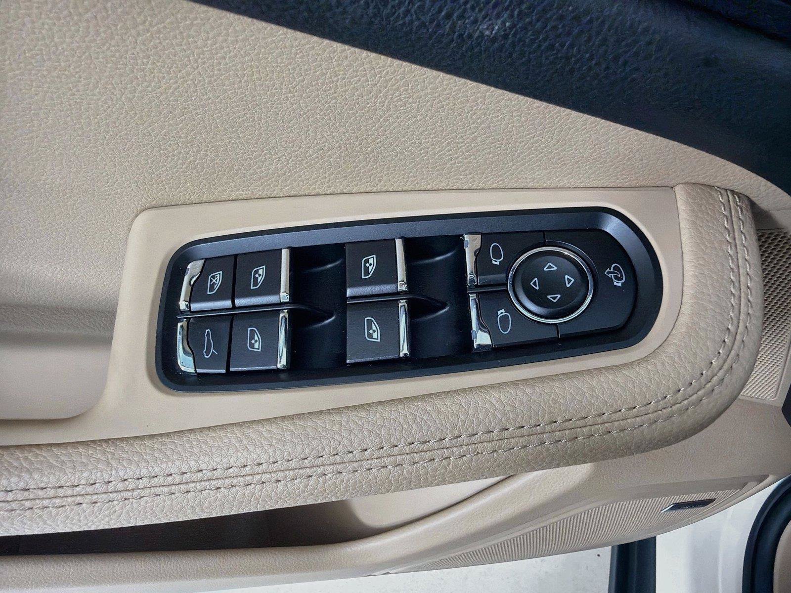 Certified 2026 Porsche Macan Turbo AWD/4WD image 9