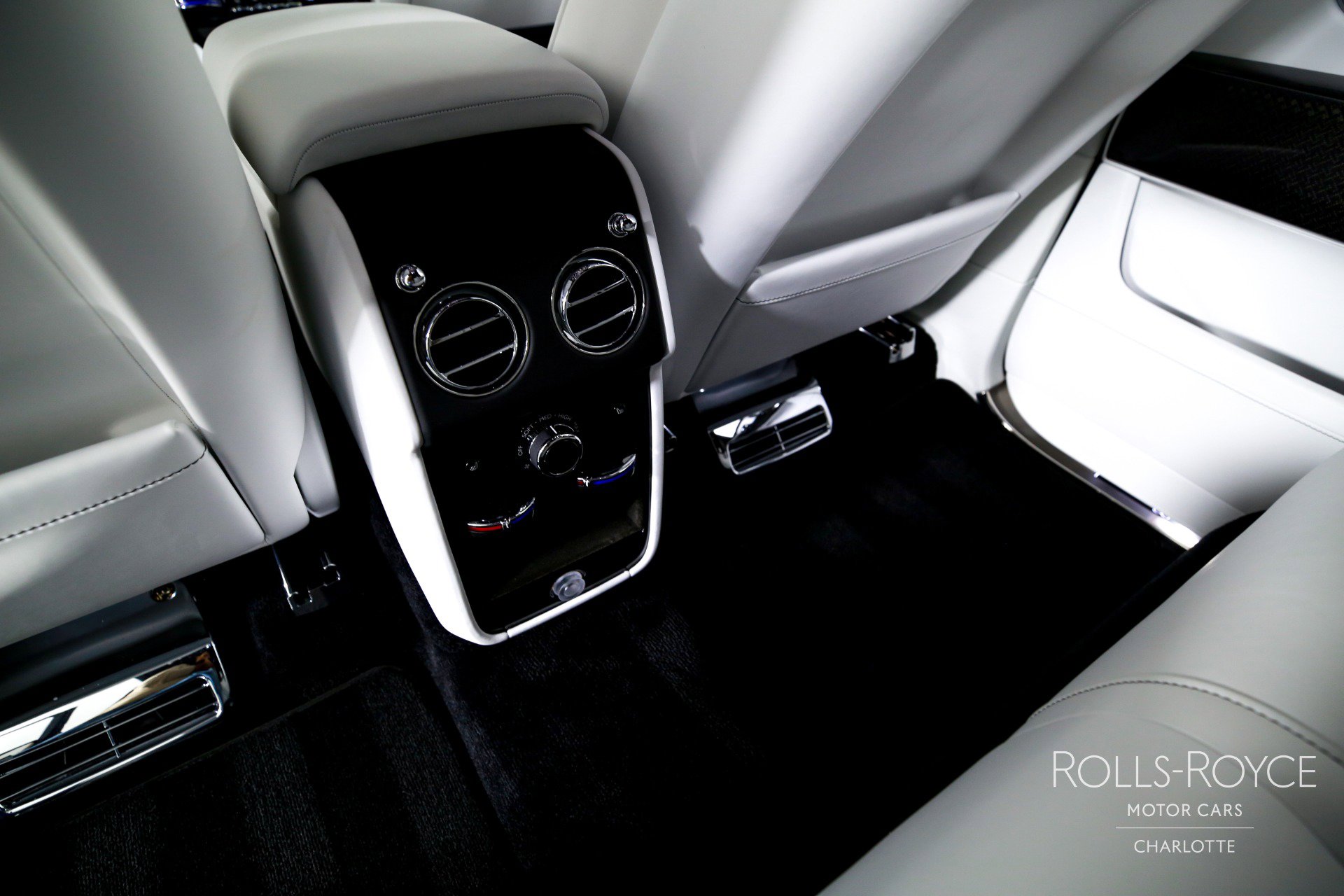 Certified 2025 Rolls-Royce Cullinan Black Badge image 19