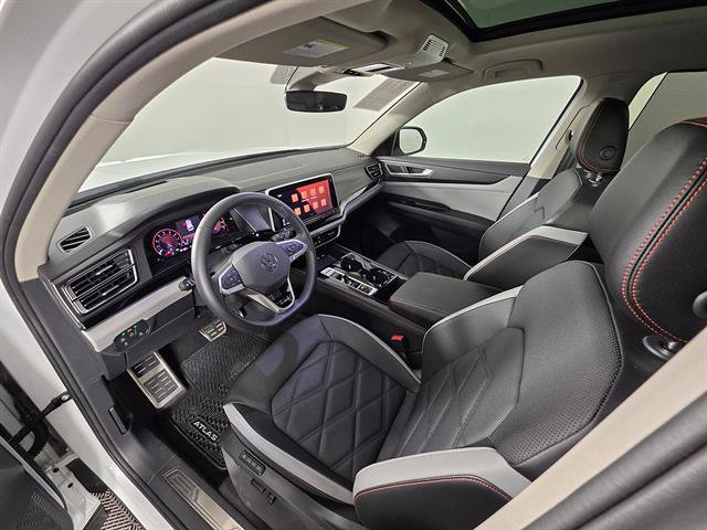 Used 2024 Volkswagen Atlas Peak Edition SEL AWD/4WD image 34
