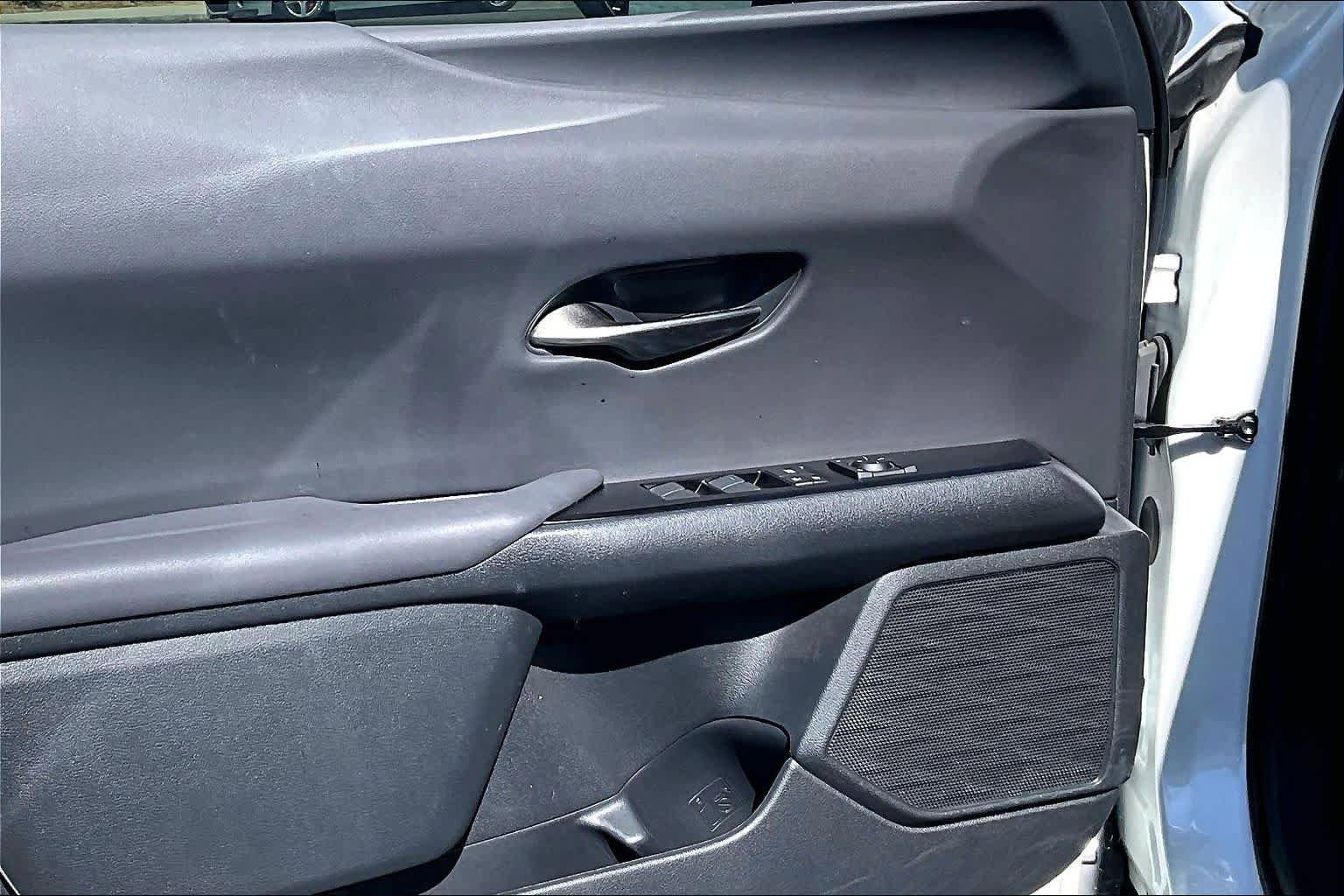 Used 2022 Lexus UX 200 w/ Accessory Package (Z1) FWD image 21