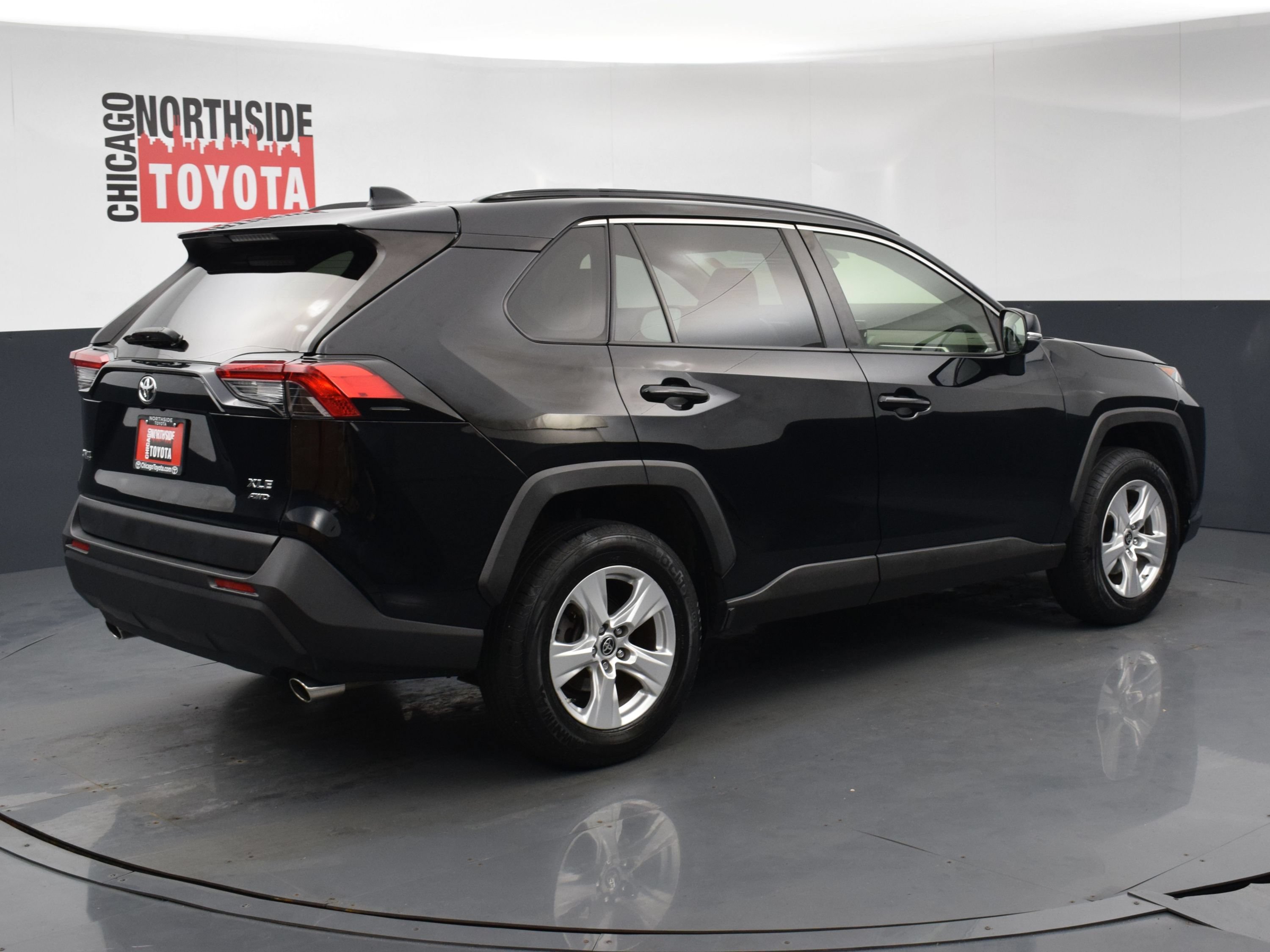 Used 2019 Toyota RAV4 XLE w/ Convenience Package AWD/4WD image 4
