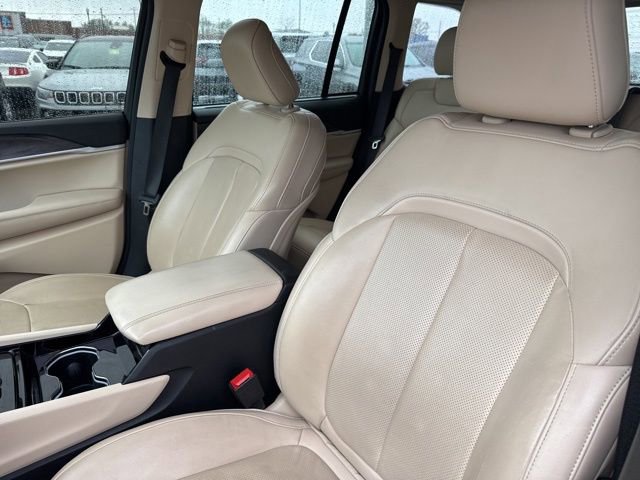 Used 2022 Jeep Grand Cherokee Limited w/ Luxury Tech Group II image 16