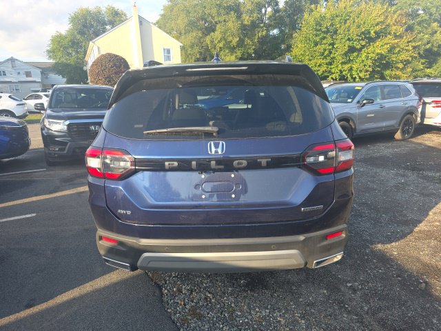 Used 2024 Honda Pilot Touring image 4