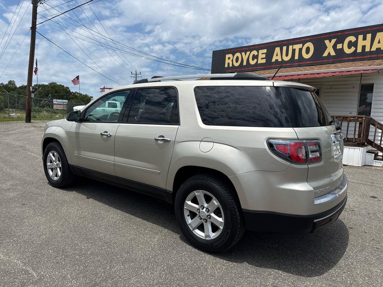 Used 2014 GMC Acadia SLE FWD image 3