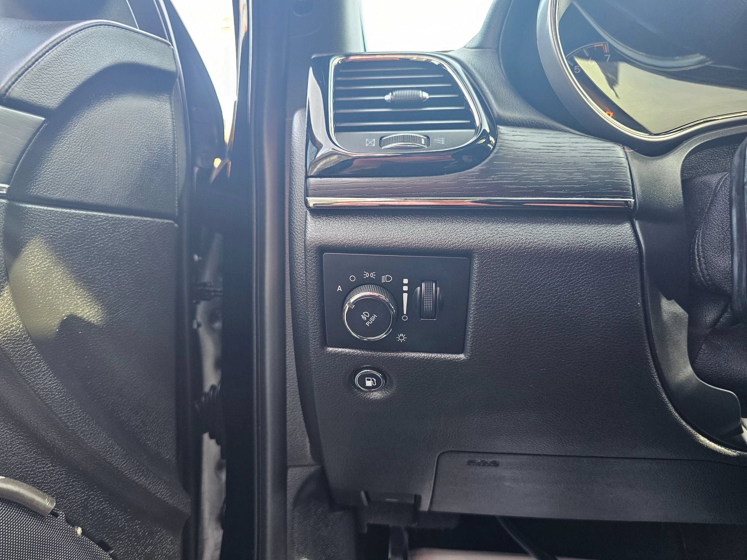 Used 2021 Jeep Grand Cherokee High Altitude AWD/4WD image 34