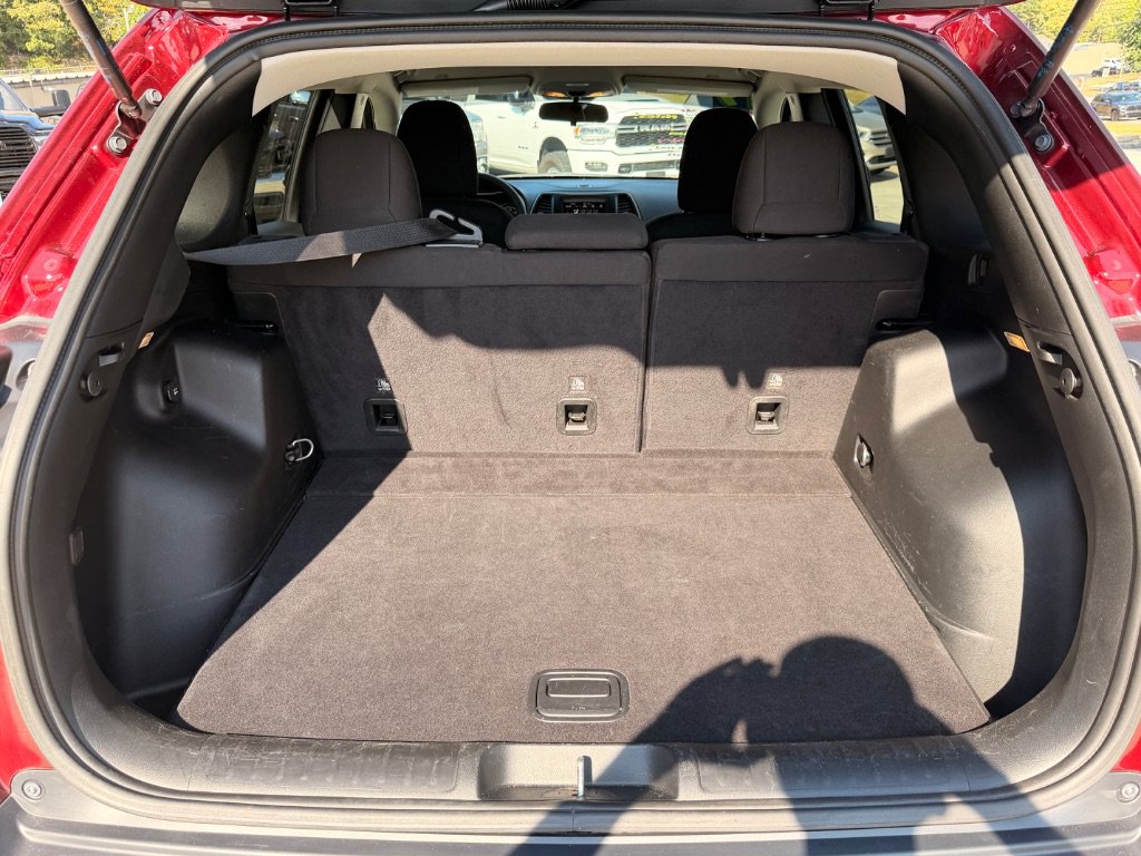 Used 2019 Jeep Cherokee Latitude w/ Popular Appearance Group FWD image 19