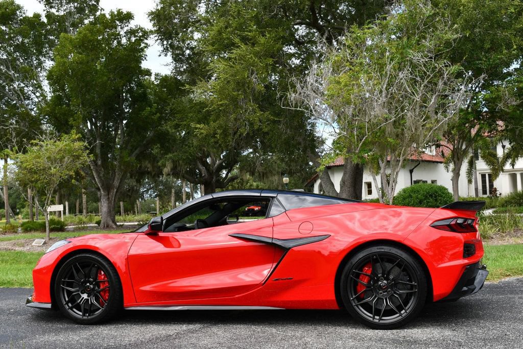 Used 2023 Chevrolet Corvette Z06 w/ Stealth Interior Trim Package RWD image 4