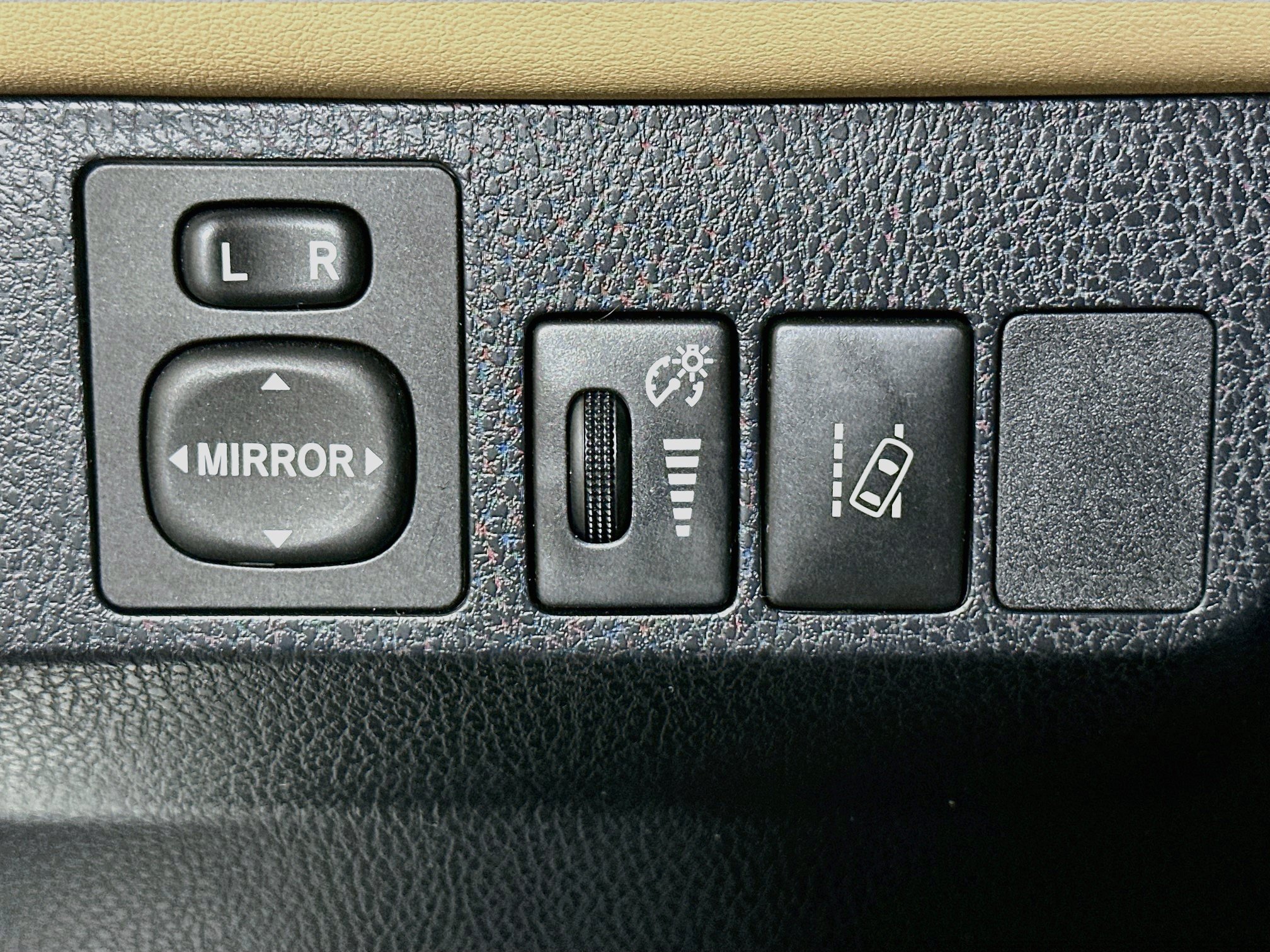 Used 2017 Toyota RAV4 Limited w/ Advanced Technology Package FWD image 17