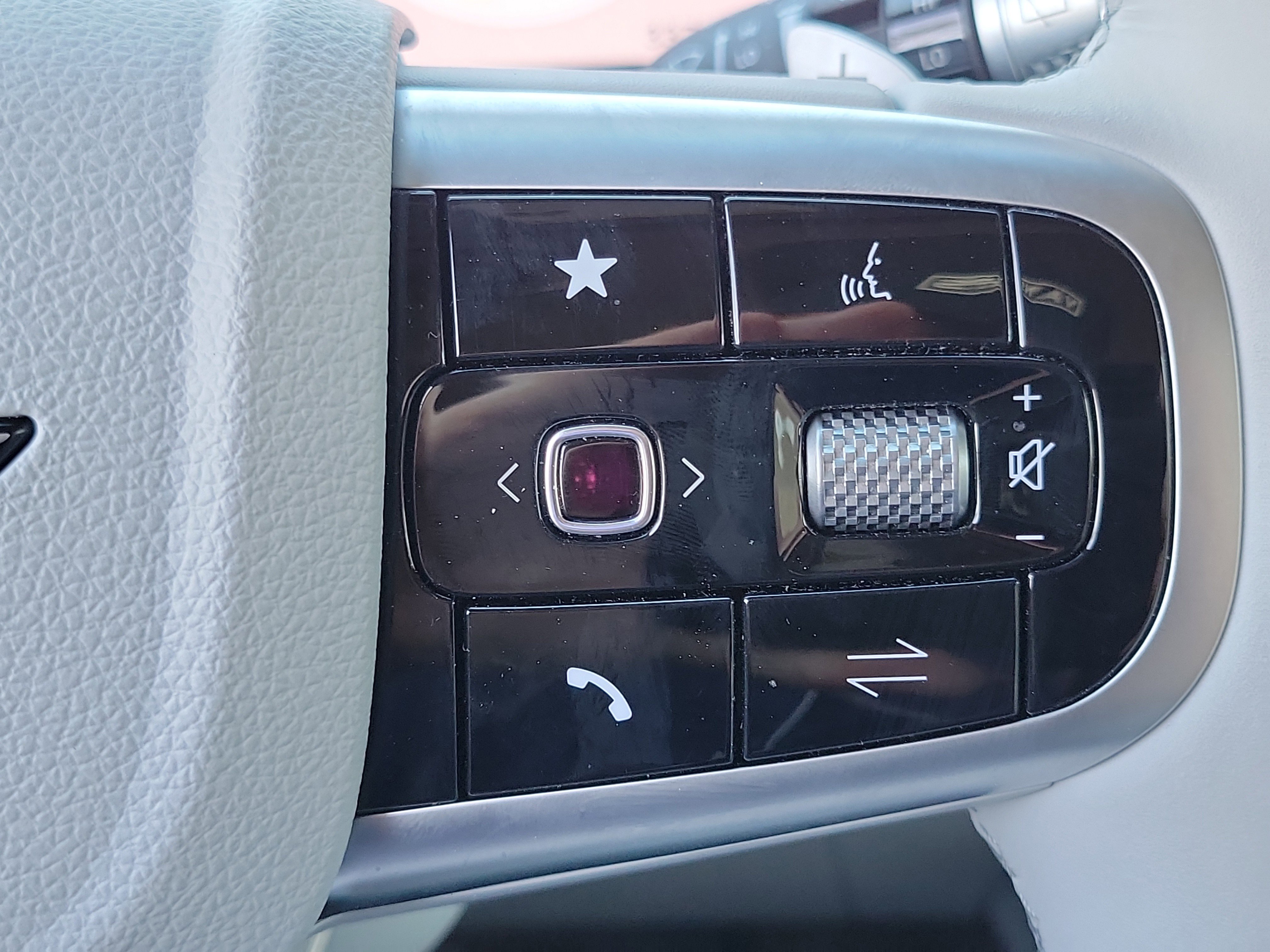 Certified 2026 Genesis GV70 2.5T Advanced image 8