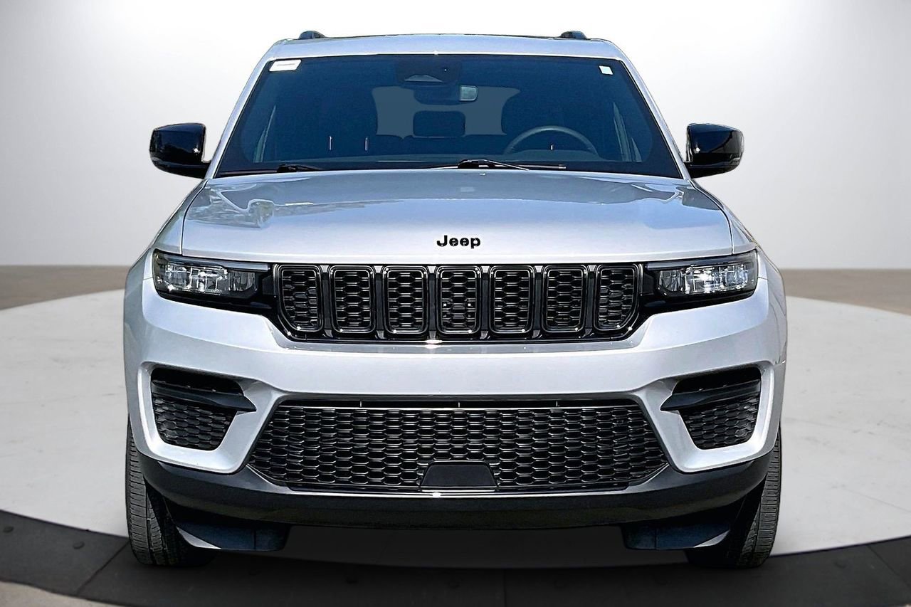 Certified 2023 Jeep Grand Cherokee Altitude AWD/4WD image 3