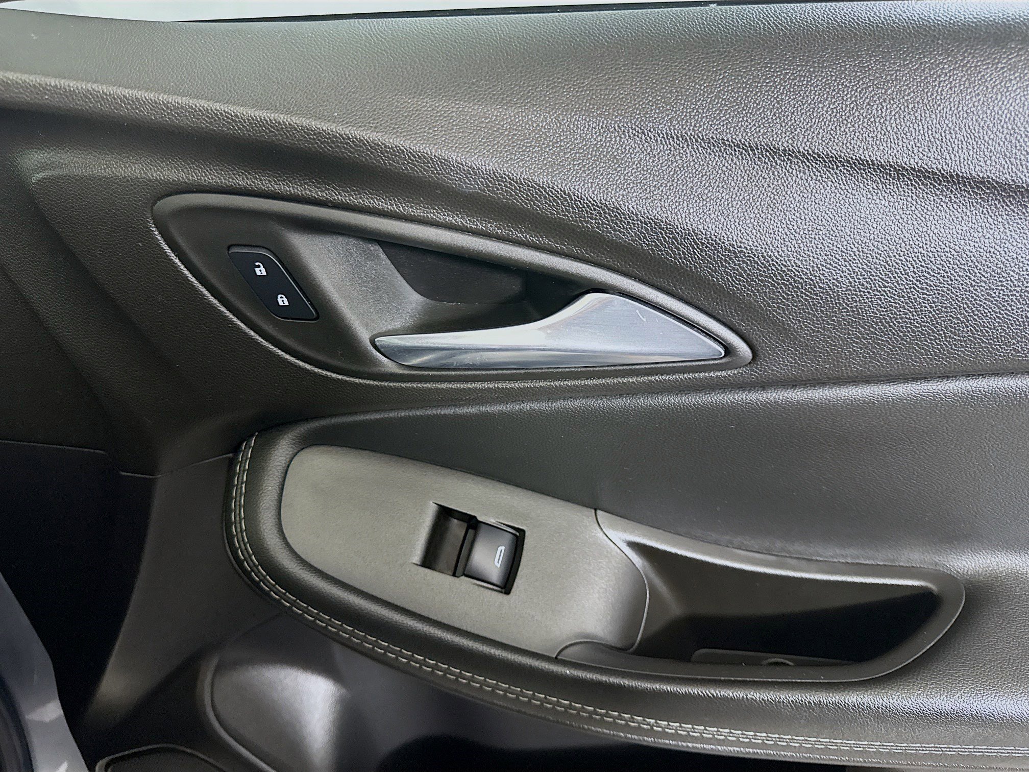 Used 2022 Buick Encore GX Essence w/ Advanced Technology Package image 31