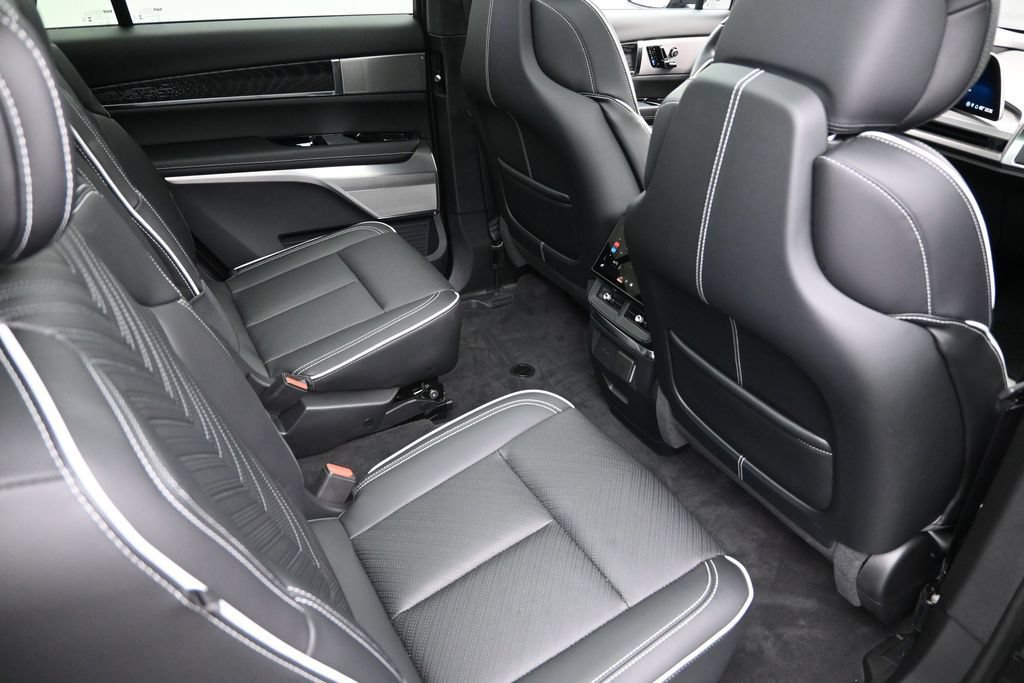 Certified 2026 Cadillac Vistiq Platinum w/ LPO, Floor Liner Package AWD/4WD image 29