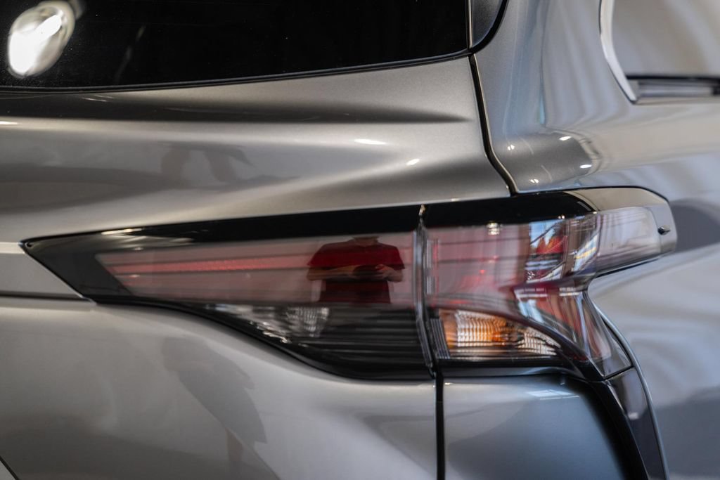 New 2026 Toyota Sienna XLE AWD/4WD image 6