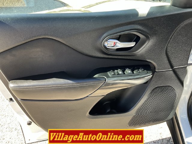 Used 2017 Jeep Cherokee Sport w/ Cold Weather Group FWD image 26