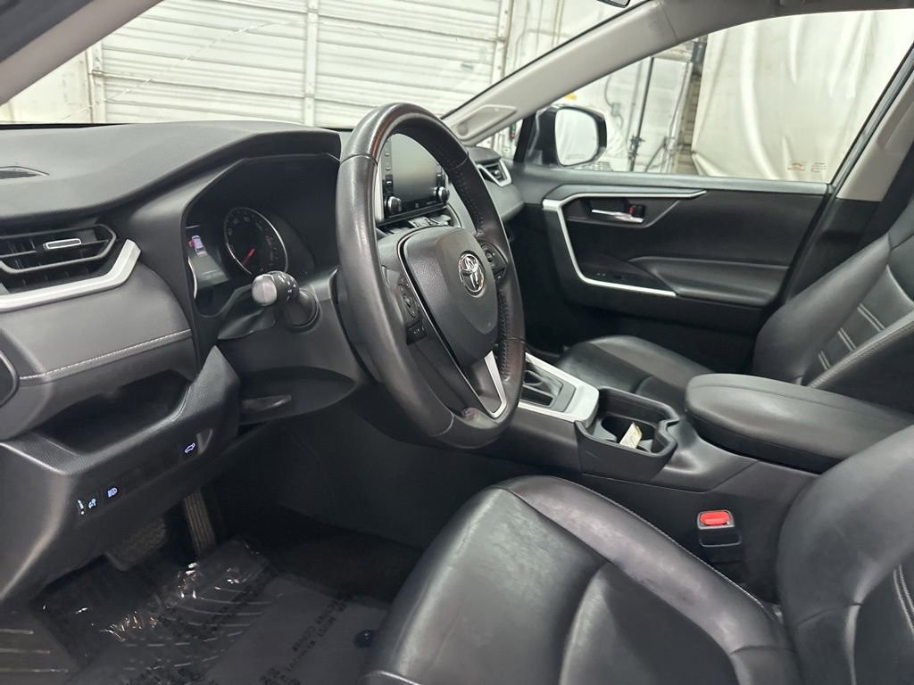 Used 2020 Toyota RAV4 XLE Premium FWD image 14
