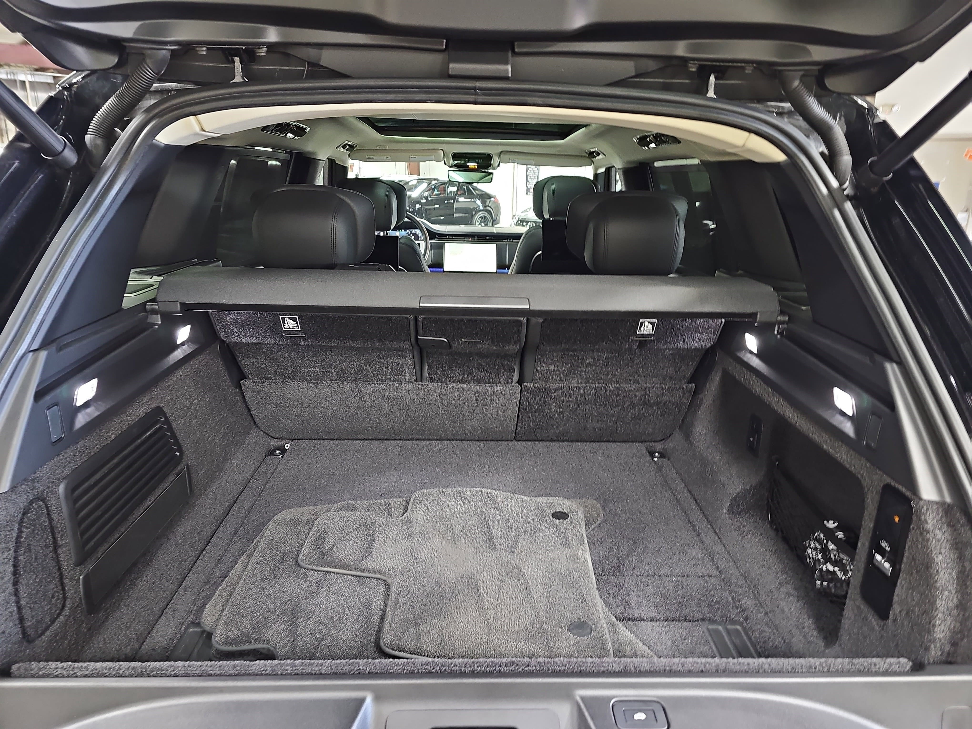 Used 2024 Land Rover Range Rover Long Wheelbase Autobiography image 14