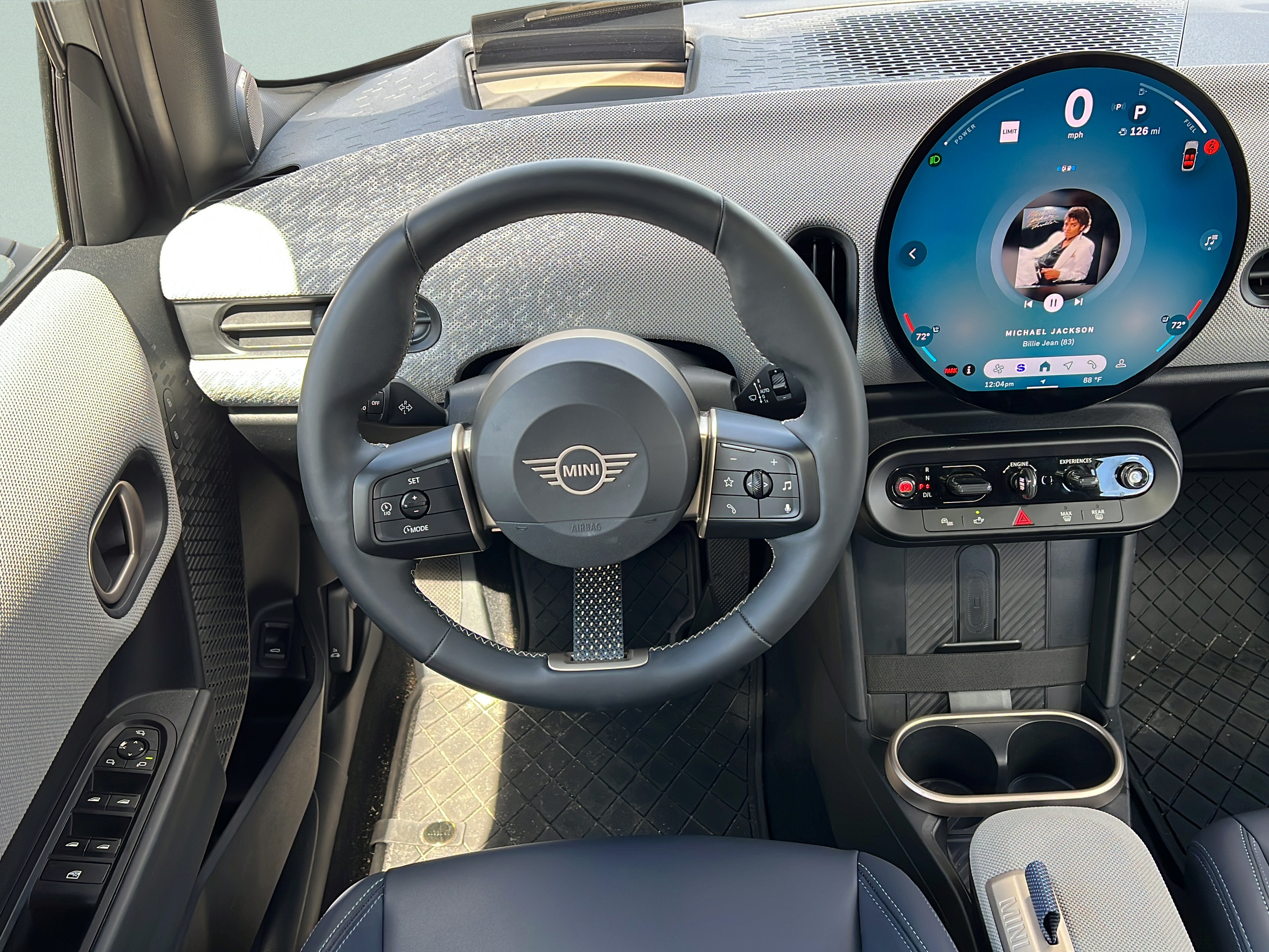 Used 2025 MINI Cooper 4-Door Hardtop FWD image 15