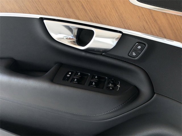 Used 2025 Volvo XC90 B6 Plus image 25