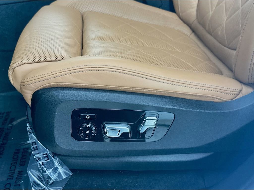 Used 2023 BMW X7 xDrive40i w/ Executive Package image 22