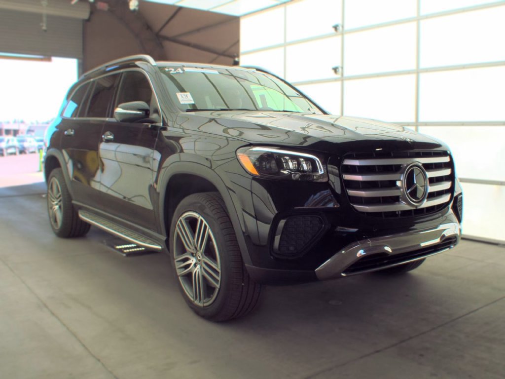 Used 2024 Mercedes-Benz GLS 450 4MATIC image 3