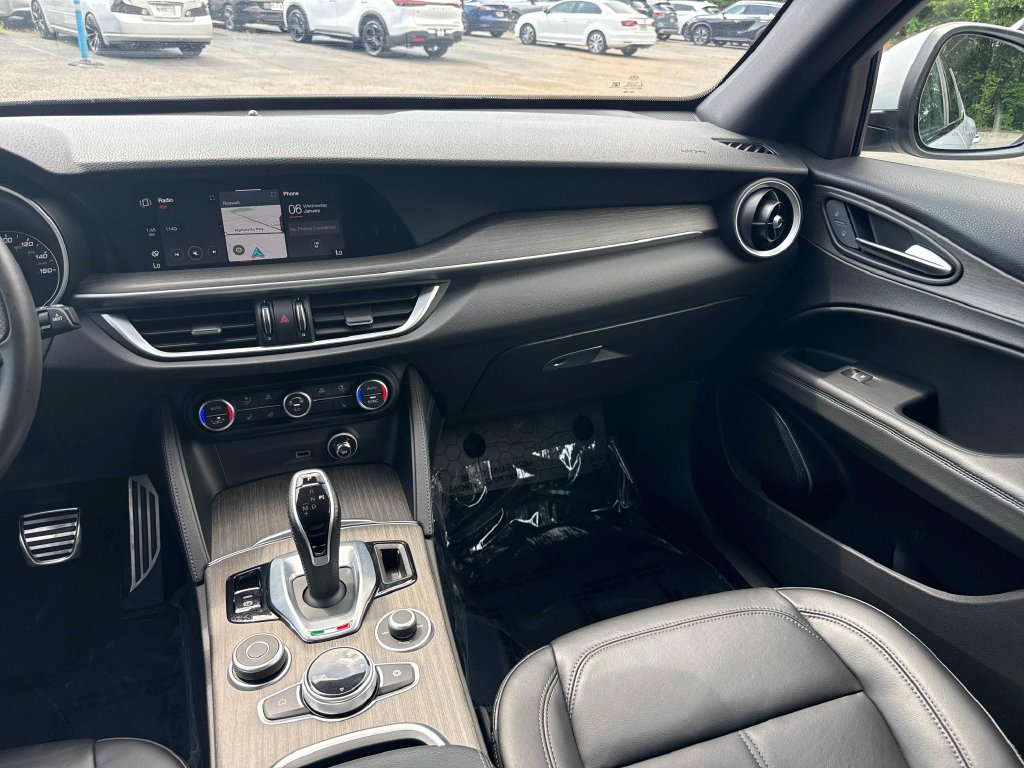 Used 2023 Alfa Romeo Stelvio Ti AWD/4WD image 15