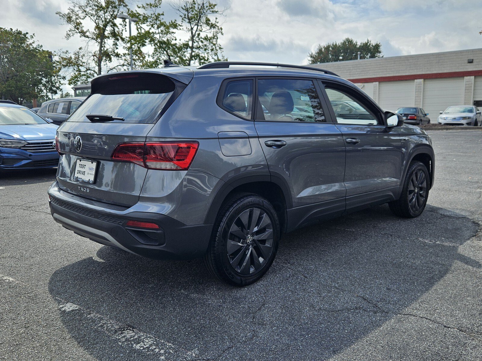 Used 2023 Volkswagen Taos S w/ Driver Assistance Package FWD image 4