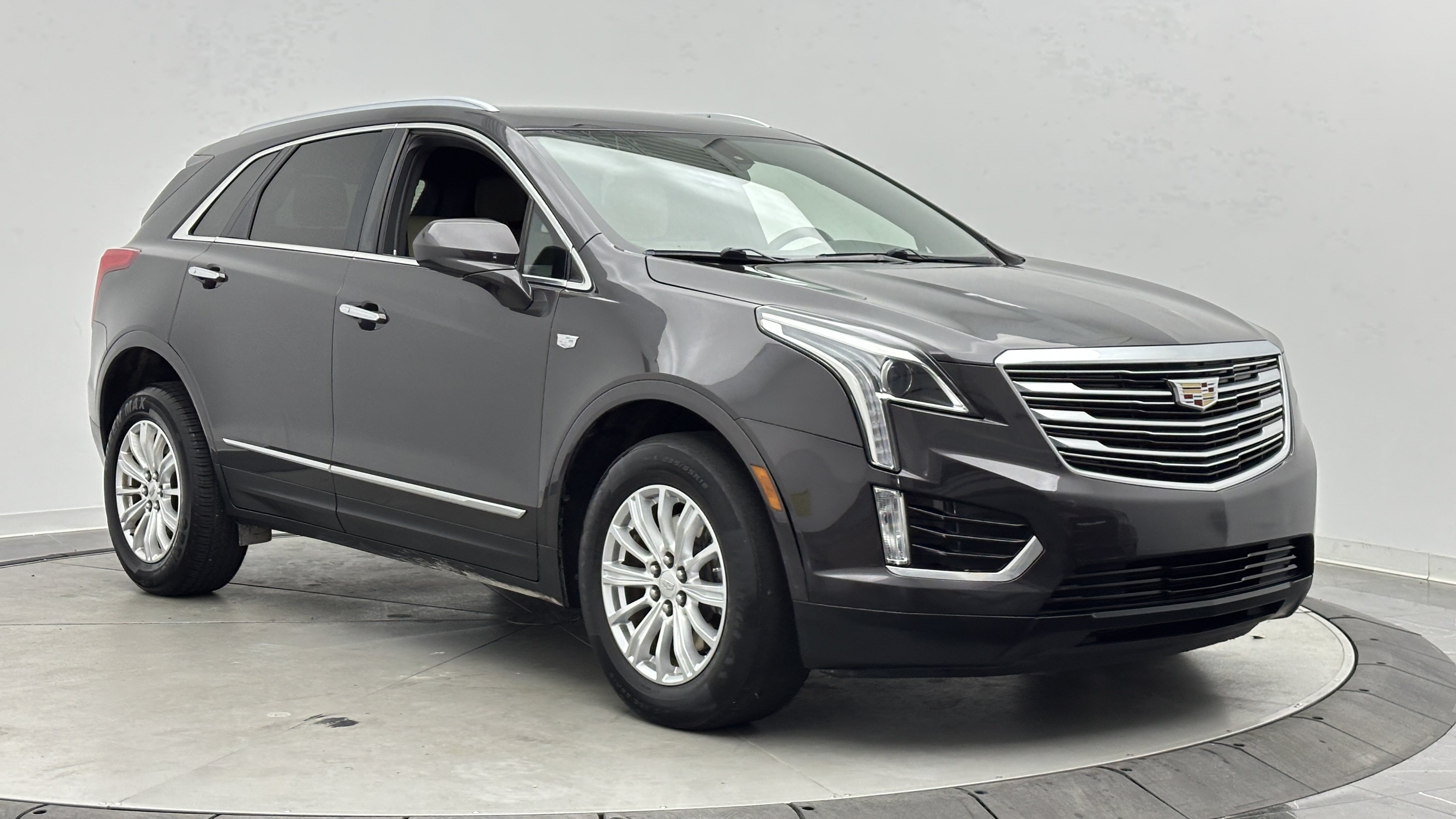Used 2018 Cadillac XT5 FWD w/ LPO, Wheel Lock Package image 3