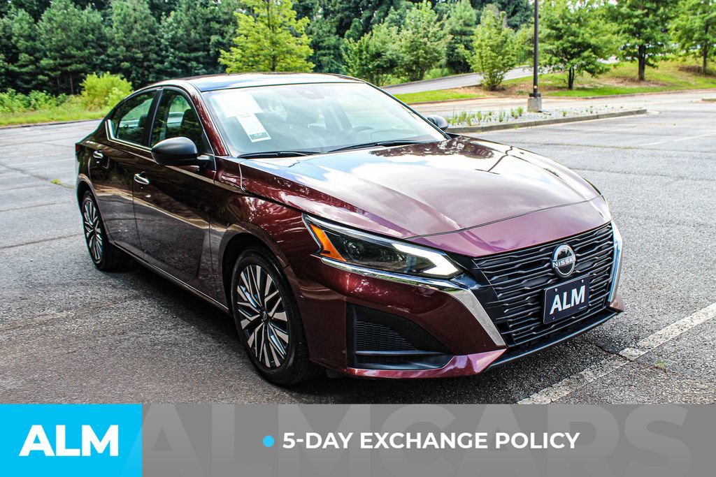 Used 2024 Nissan Altima 2.5 SV FWD image 3