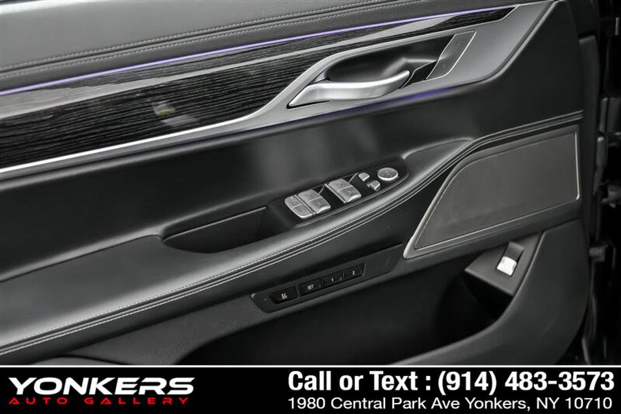 Used 2020 BMW 750i xDrive image 12