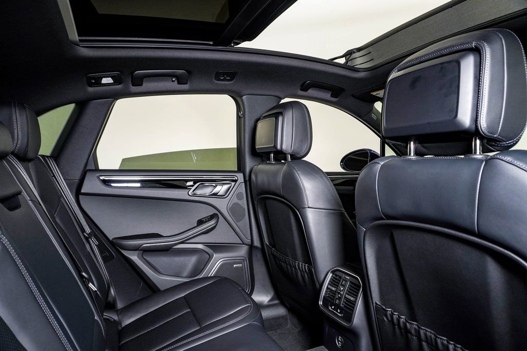 Certified 2025 Porsche Macan image 16