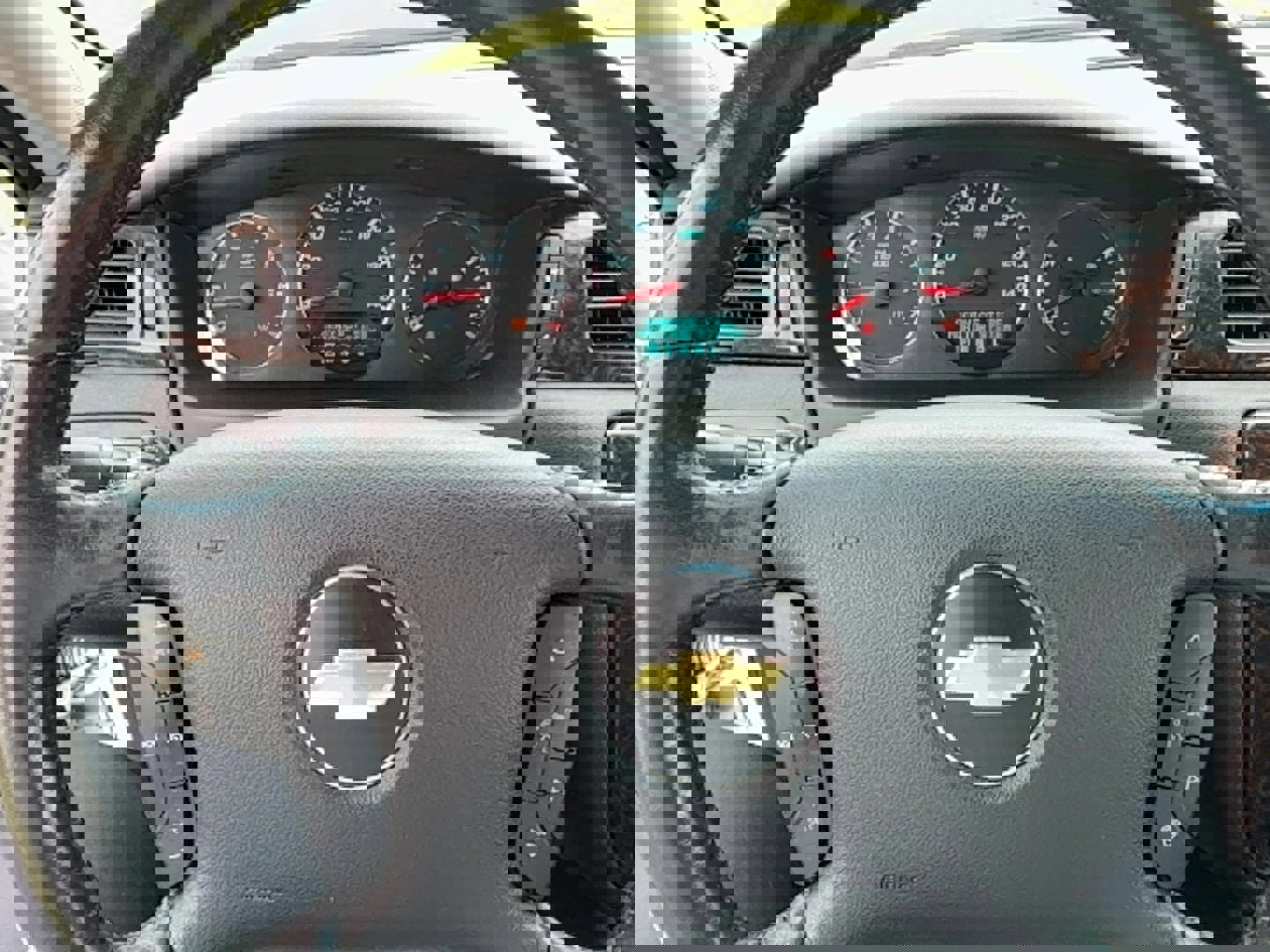 Used 2012 Chevrolet Impala LTZ FWD image 16