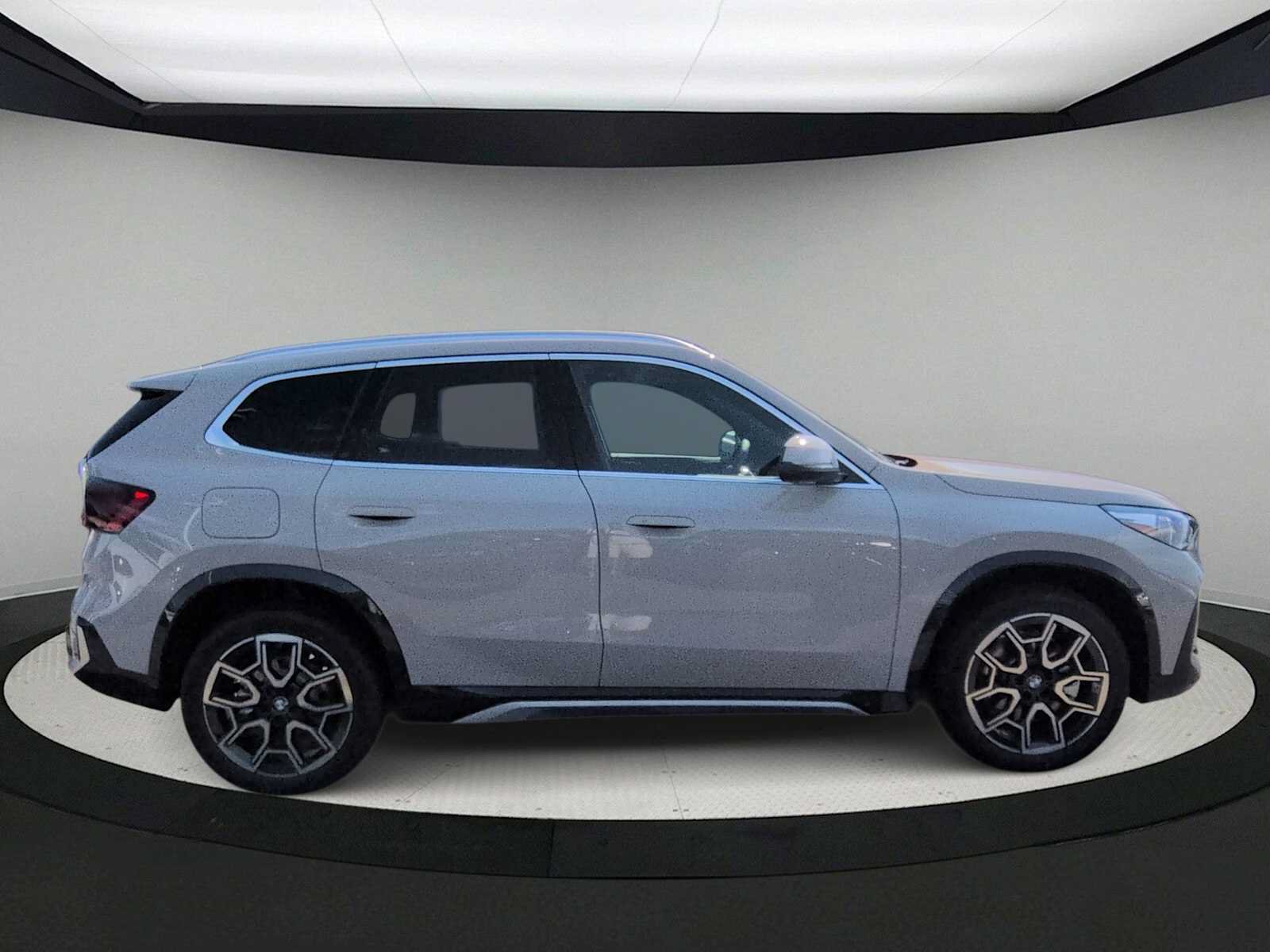 New 2026 BMW X1 xDrive28i w/ Technology Package AWD/4WD image 9
