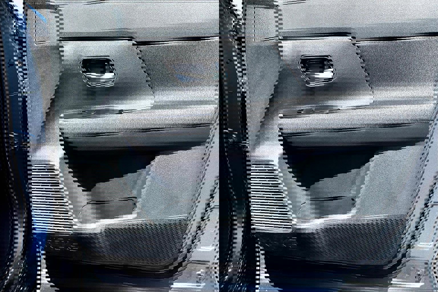 Used 2025 Nissan Kicks SV w/ SV Premium Package image 27