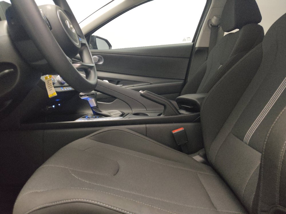 Used 2025 Hyundai Elantra SE w/ Cargo Package FWD image 17