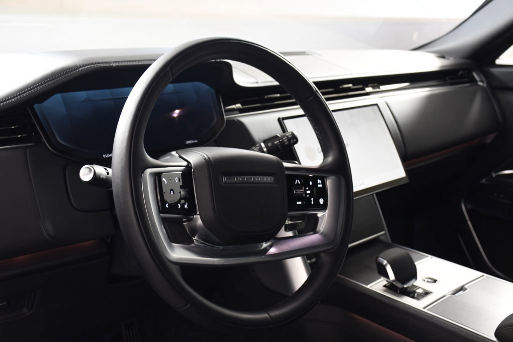 Used 2025 Land Rover Range Rover Long Wheelbase Autobiography image 13