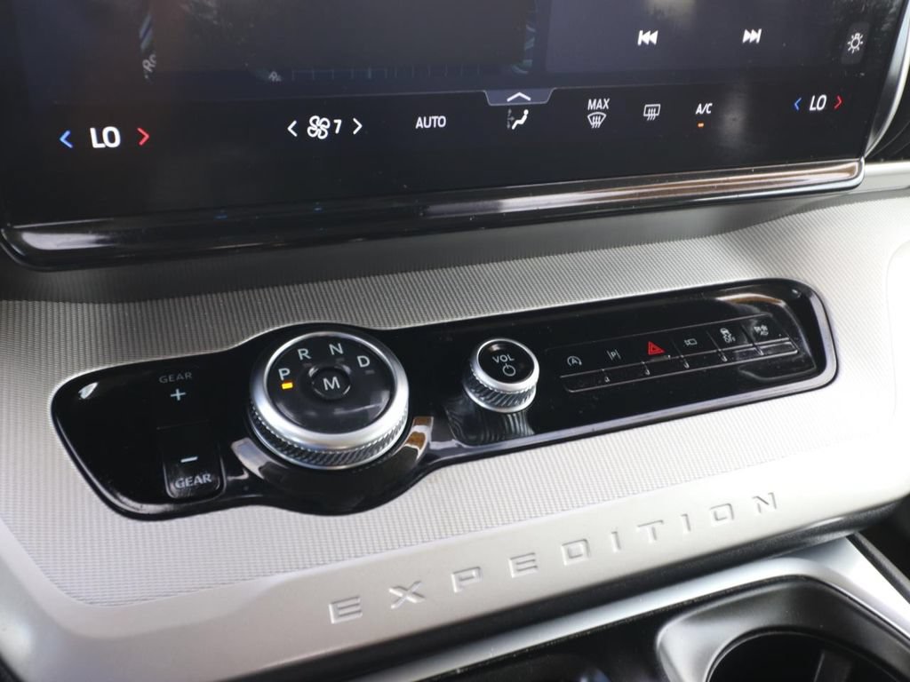 Used 2025 Ford Expedition Active RWD image 22