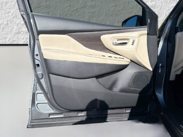 Used 2020 Nissan Murano Platinum w/ Cargo Package FWD image 23