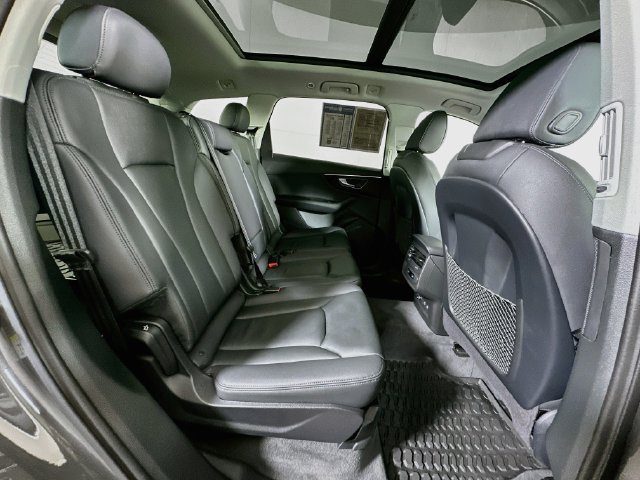 Used 2023 Audi Q7 3.0T Premium w/ Convenience Package AWD/4WD image 28