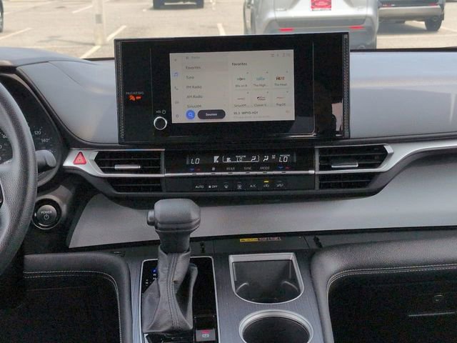 Certified 2025 Toyota Sienna LE FWD image 18