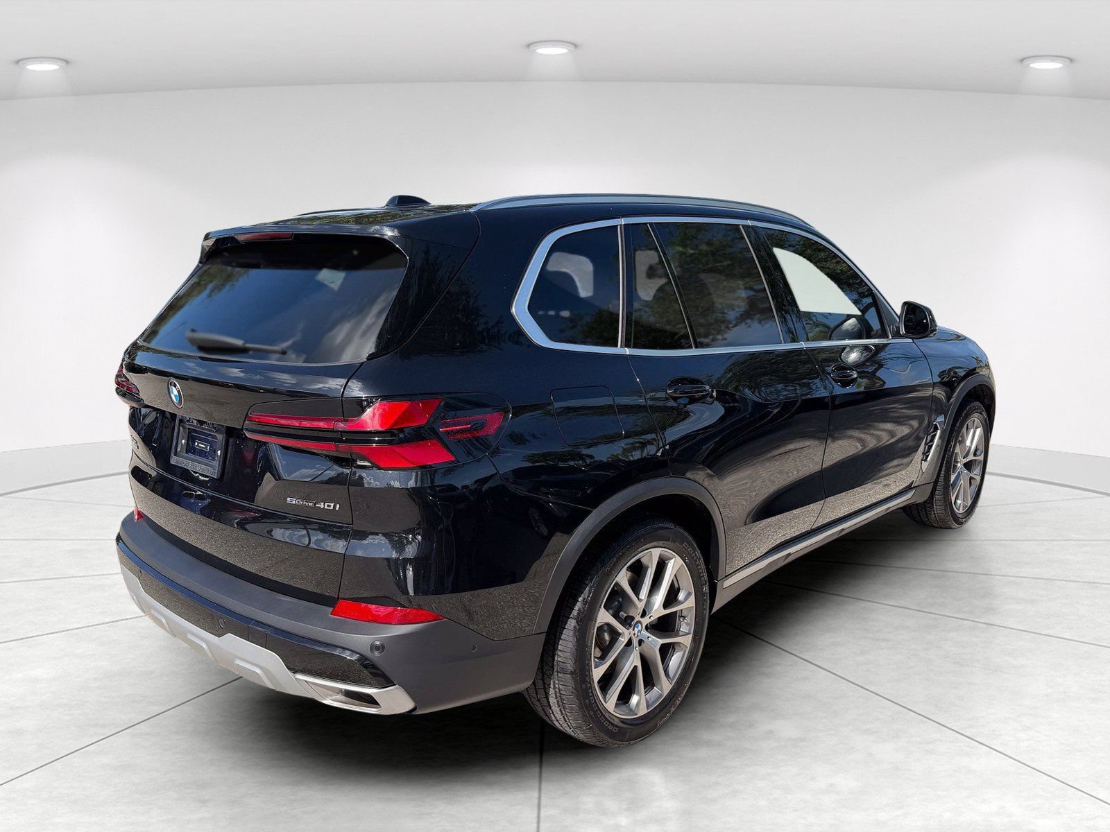Certified 2025 BMW X5 sDrive40i w/ Climate Comfort Package RWD image 4