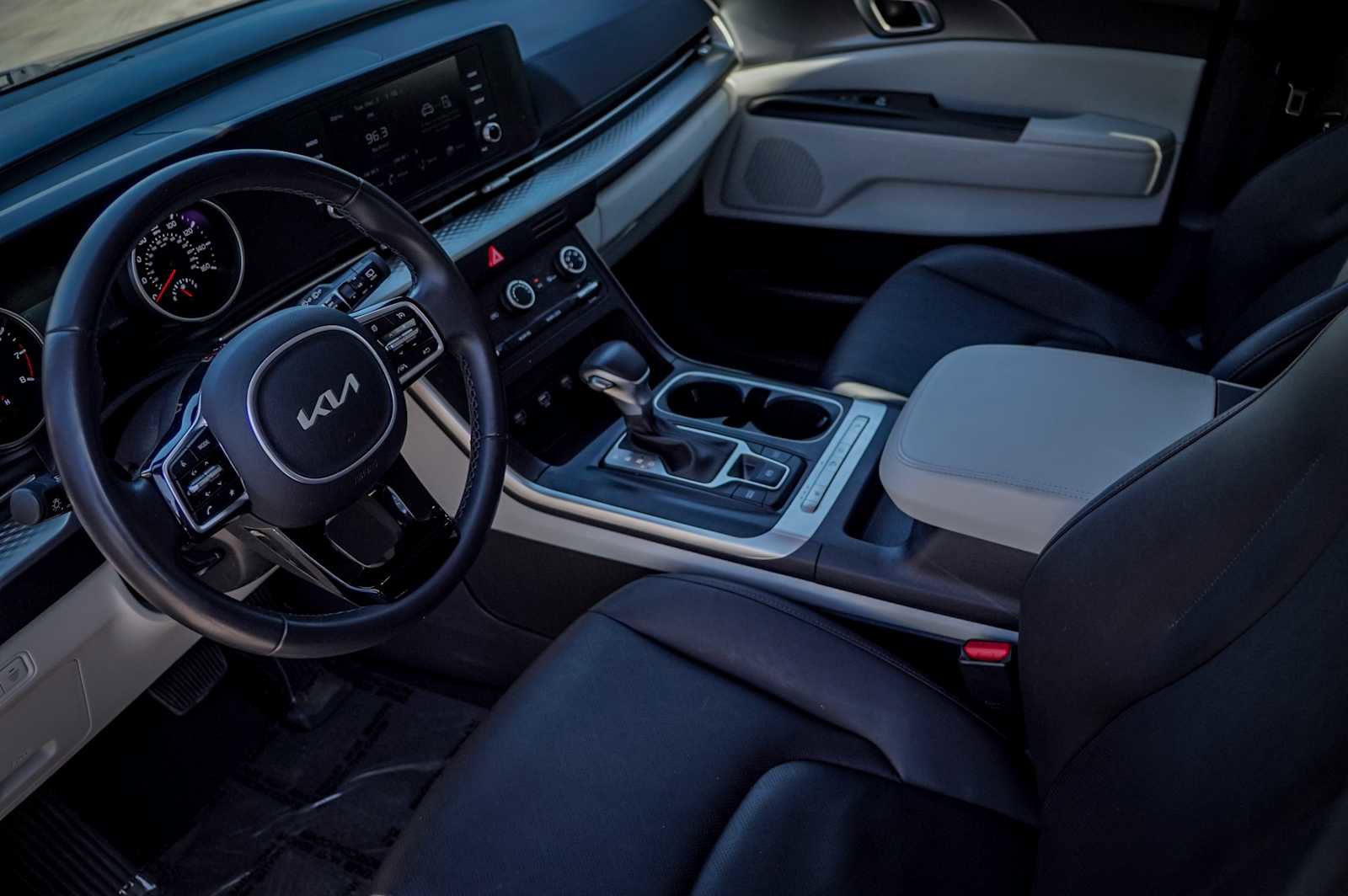 Certified 2024 Kia Carnival LX image 10