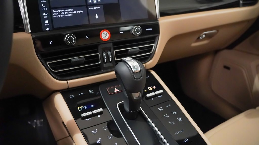 New 2026 Porsche Macan image 32