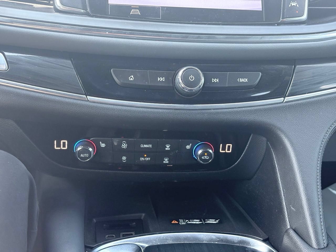 Used 2022 Buick Enclave Essence FWD image 12