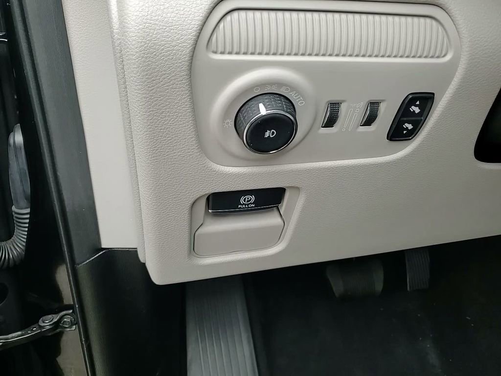 Used 2024 Jeep Wagoneer L Series III w/ Premium Group I image 23