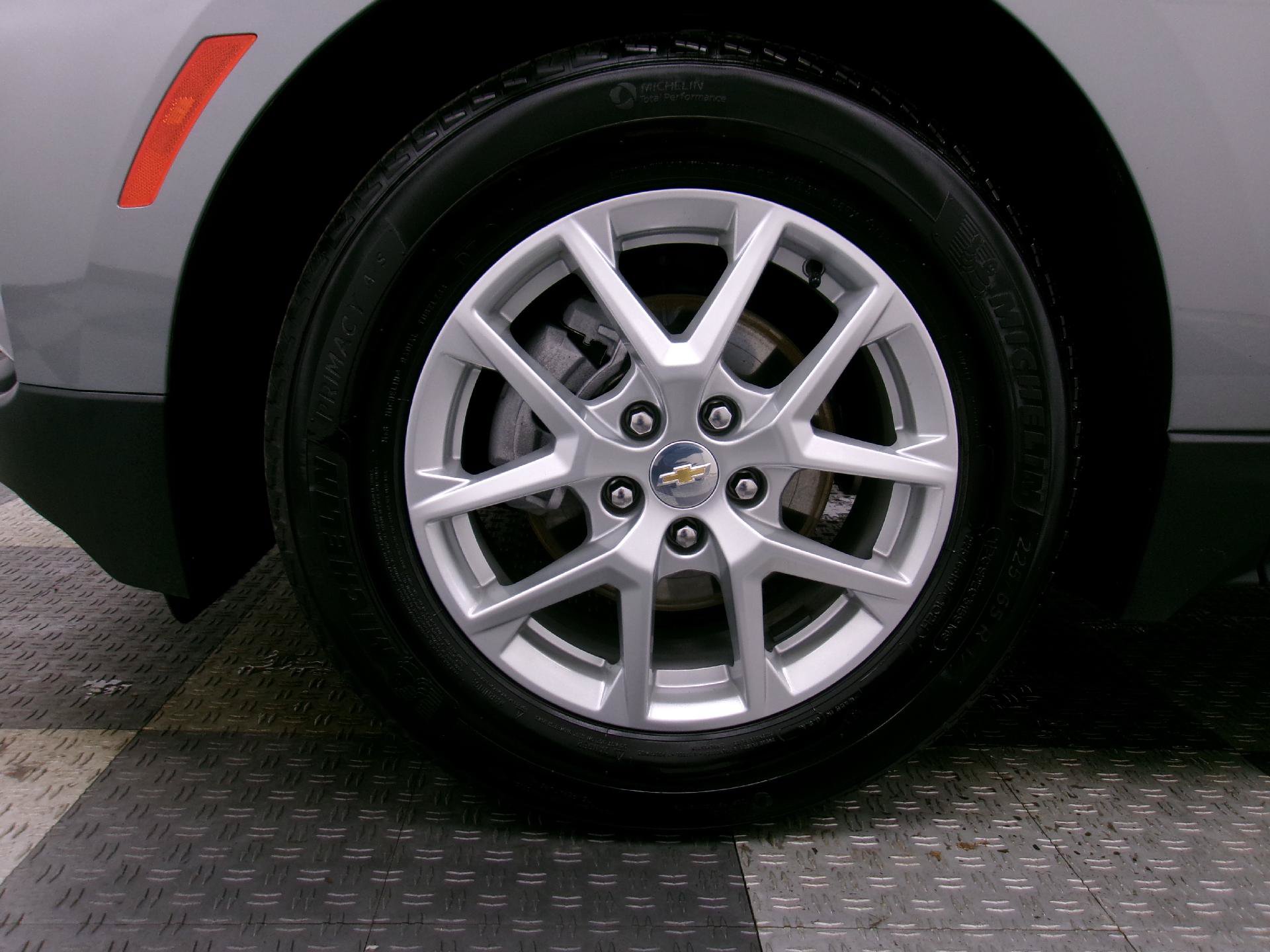 Used 2024 Chevrolet Equinox LT w/ LPO, Floor Liner Package FWD image 15