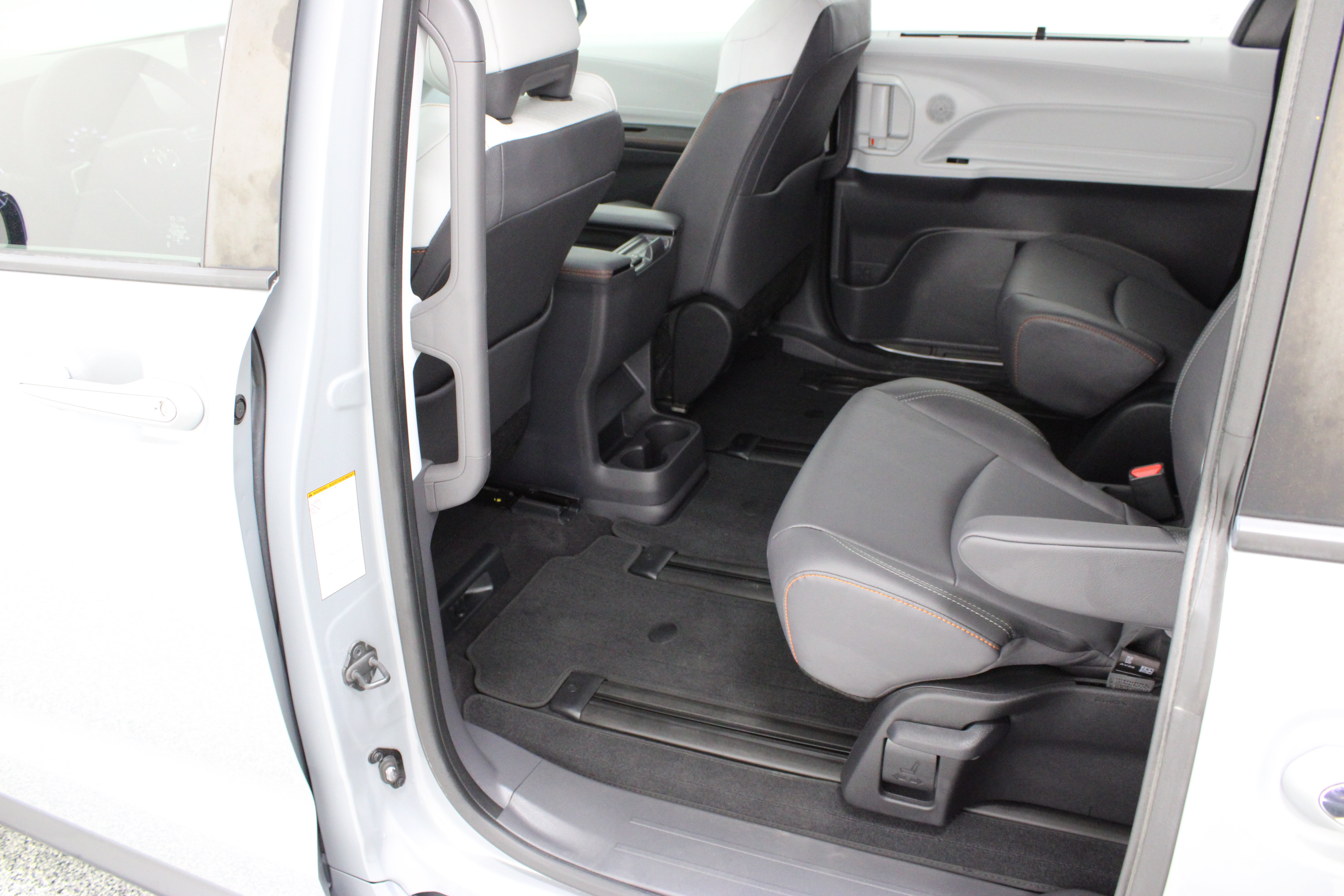 Used 2023 Toyota Sienna XSE w/ XSE Plus Package AWD/4WD image 29
