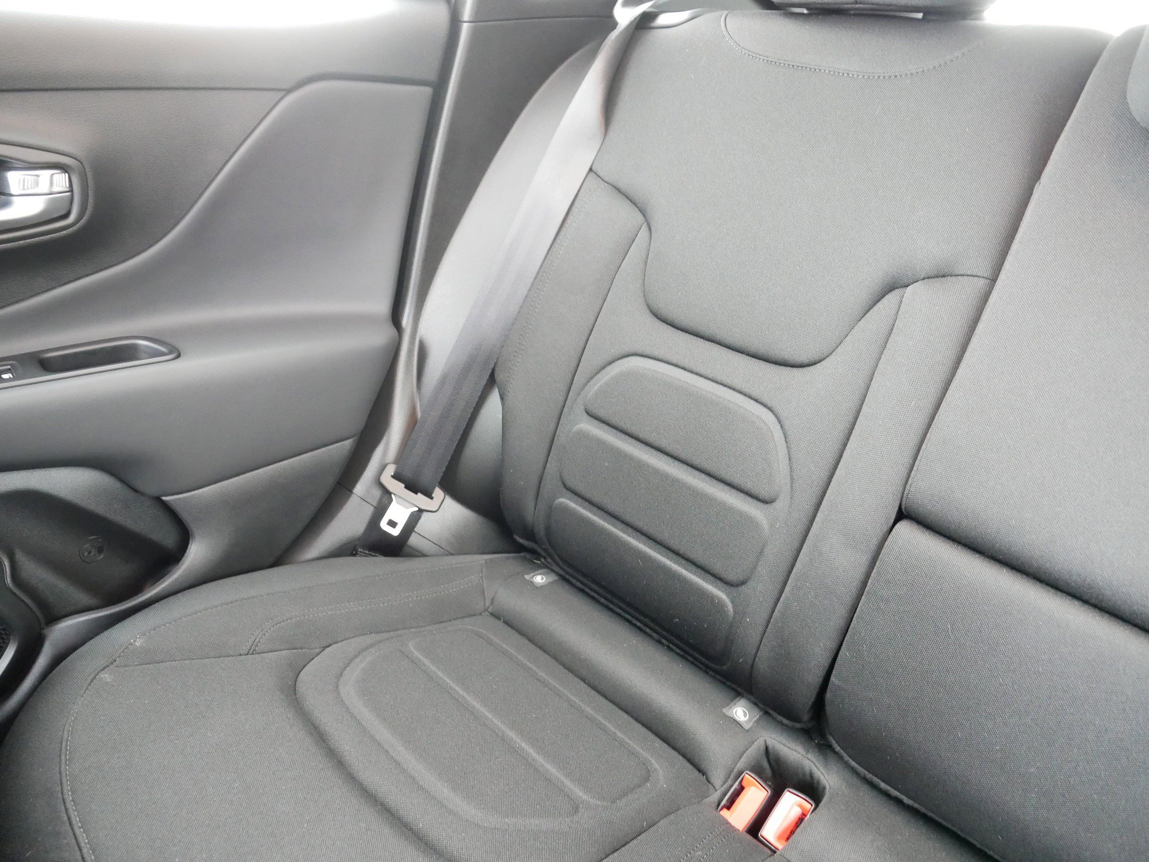 Certified 2022 Jeep Renegade Latitude w/ Convenience Group image 12